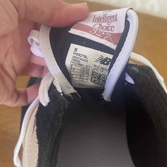 New Balance 327 W 8m, M 6.5m. Black and white. New - Picture 5 of 5